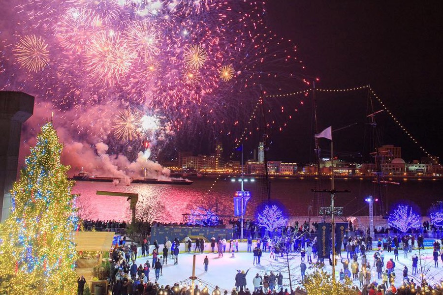 crtsy-riverrink-winterfest-fireworks-900VP