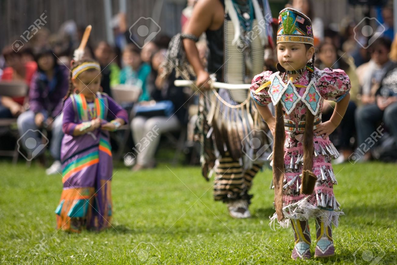 10781540-london-canada-september-17-2011-a-first-nations-canadian-wearing-traditional-clothing-participates-i