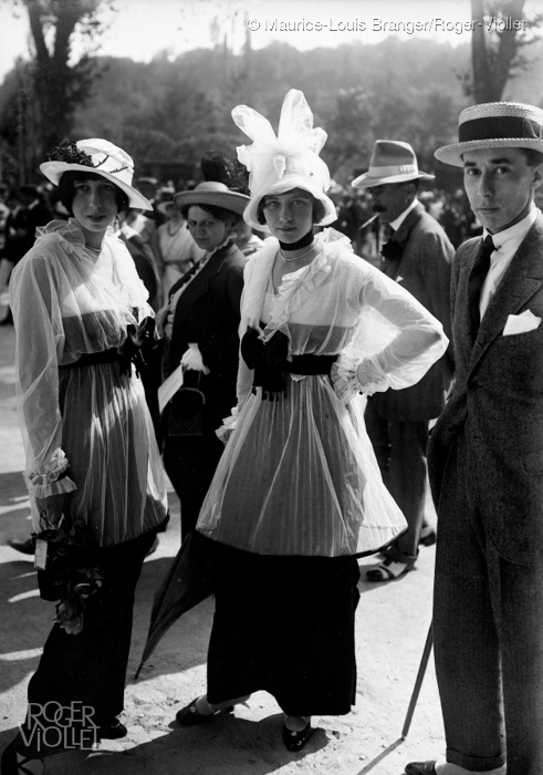 Fashion at the racecourse. Deauville (France), August 1913.