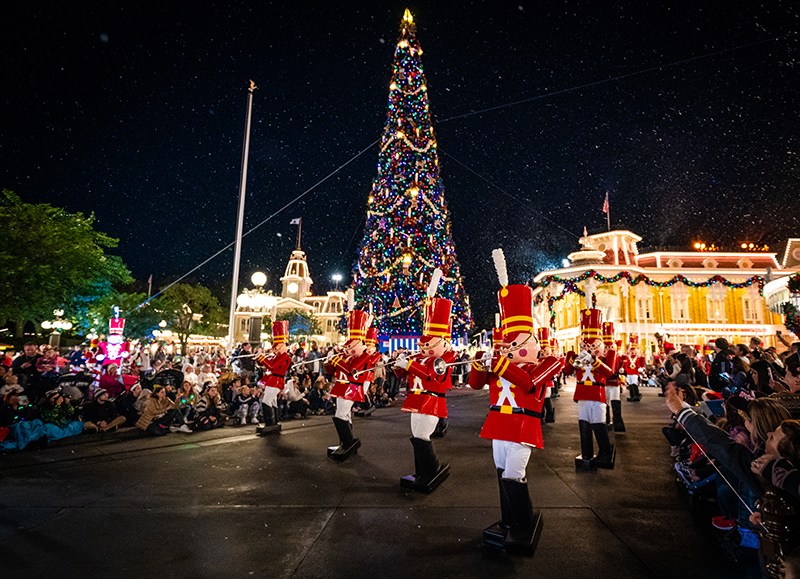 toy-soldiers-mickeys-very-merry-christmas-party-magic-kingdom-disney-world-161