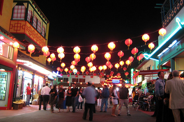 20140829120125Chinatown_Moon_Festival